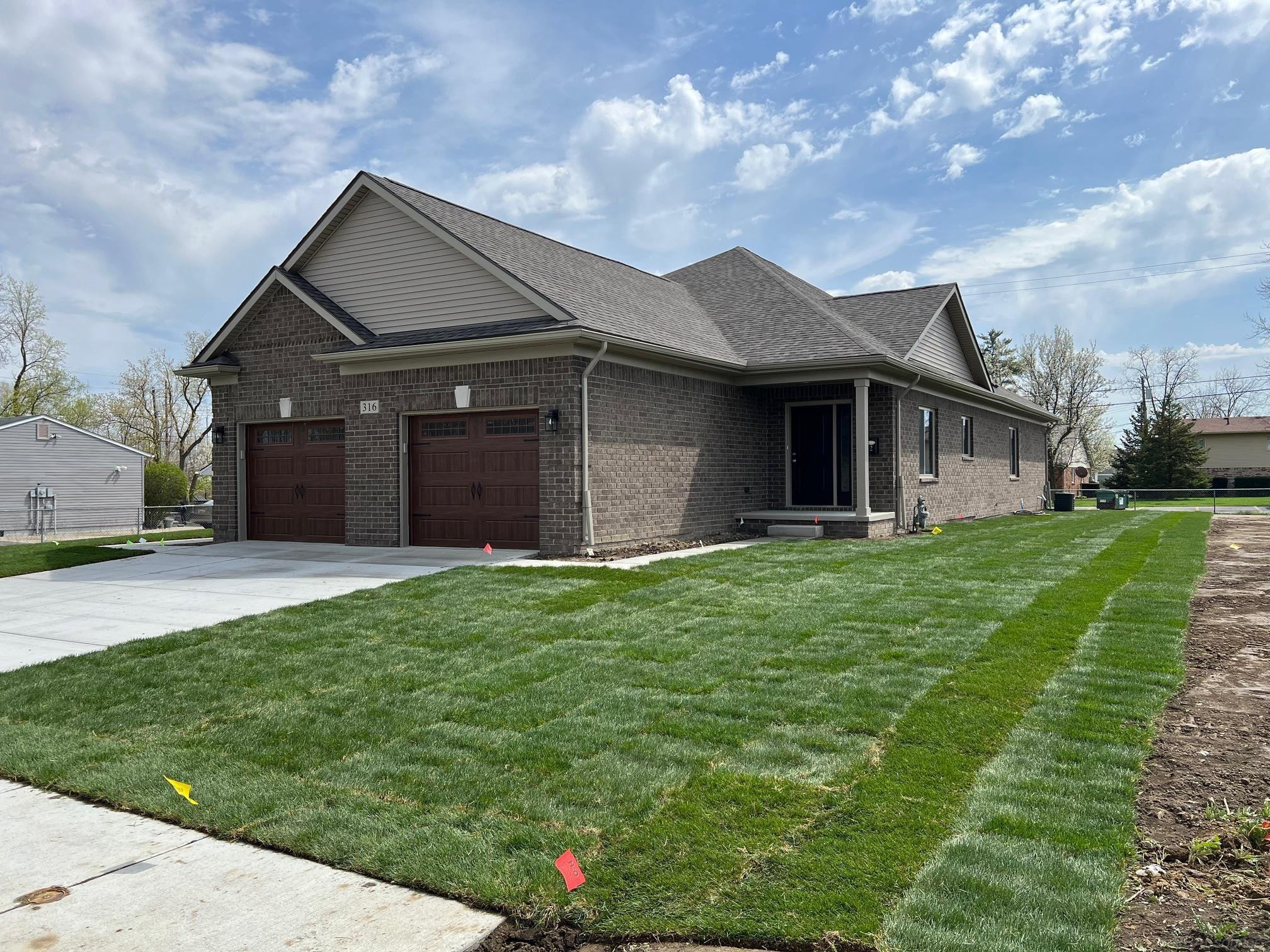308 E Washington Street, MI 48065 — Photo 2