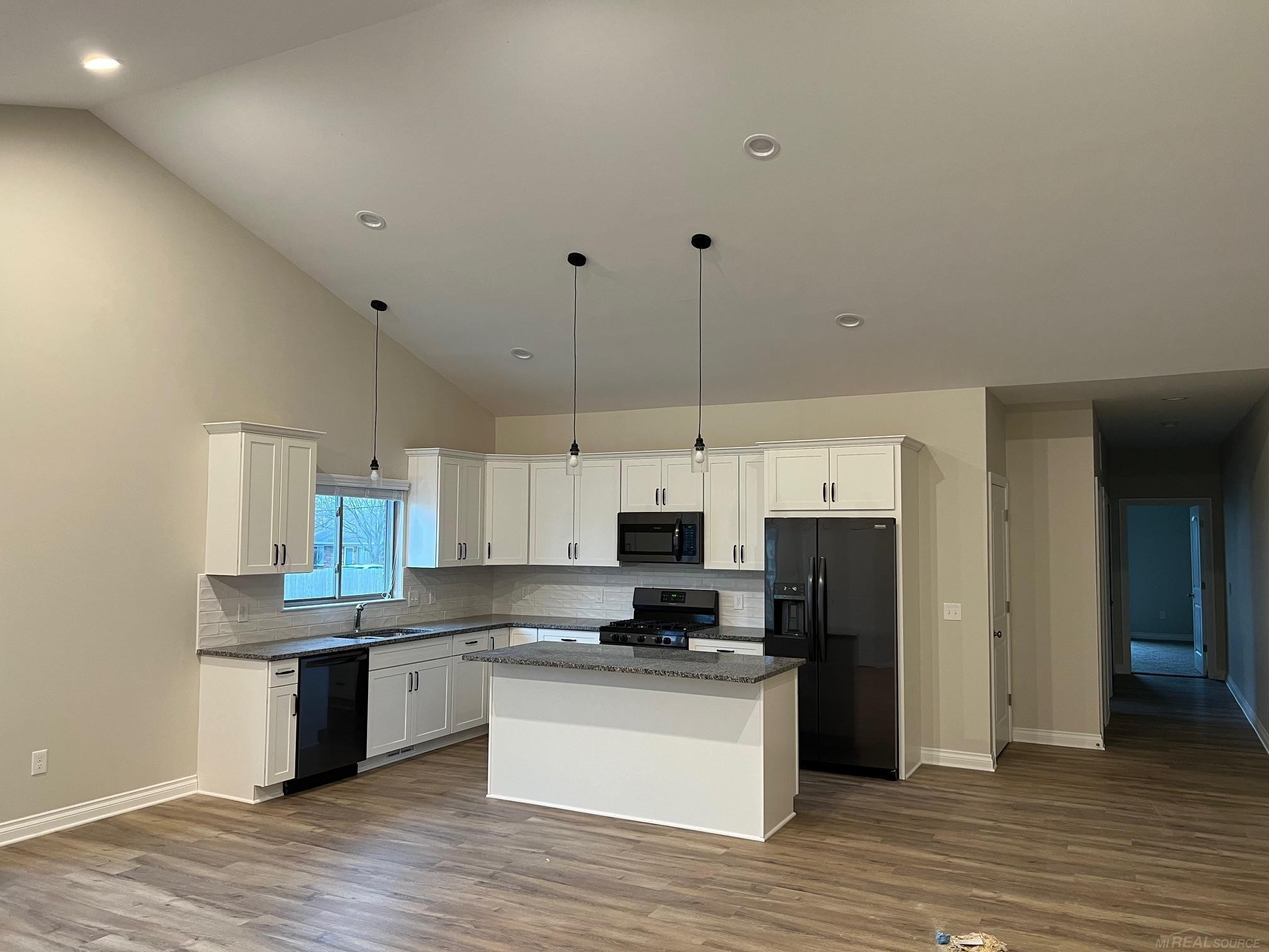 308 E Washington Street, MI 48065 — Photo 6