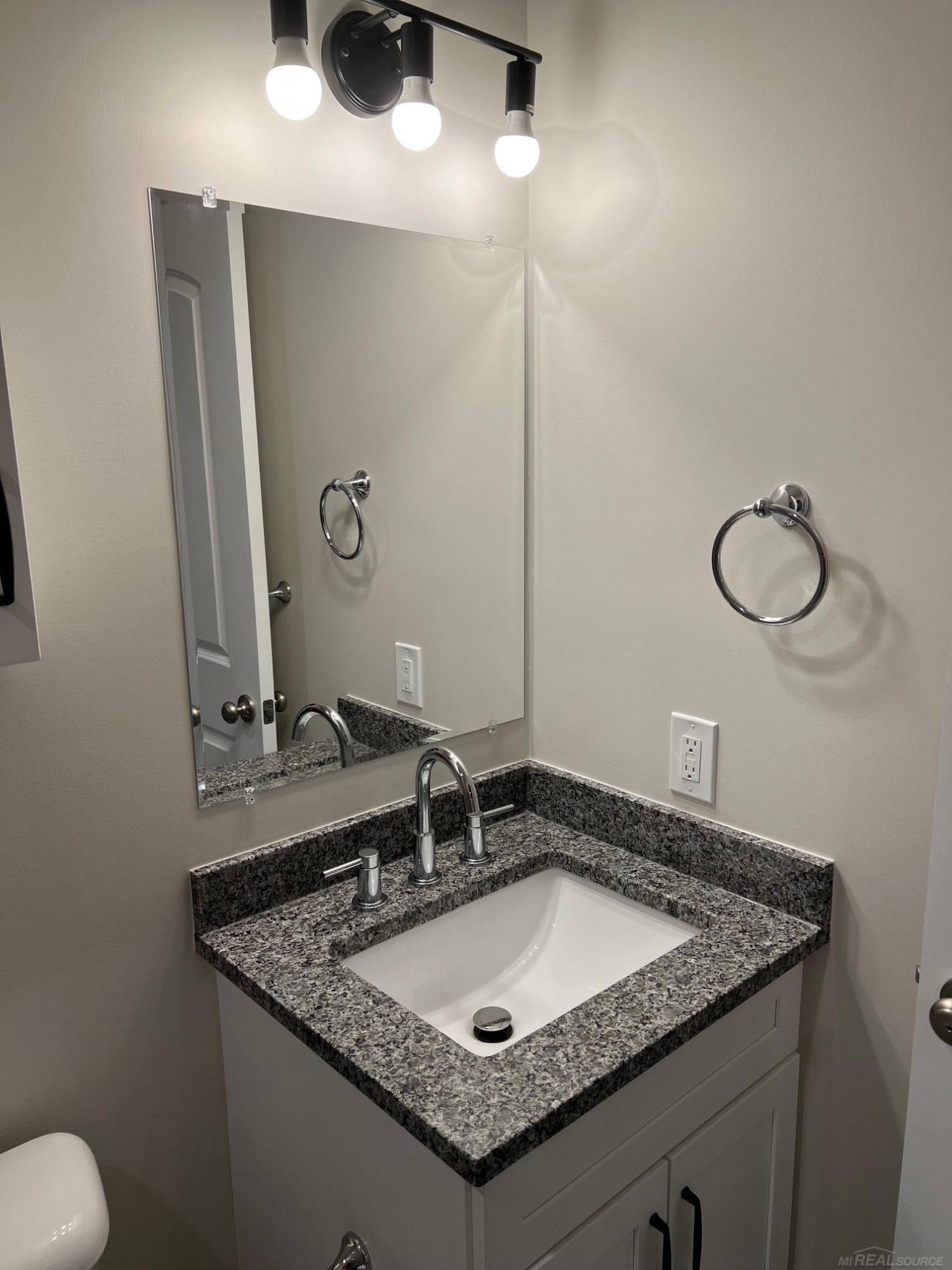 308 E Washington Street, MI 48065 — Photo 9