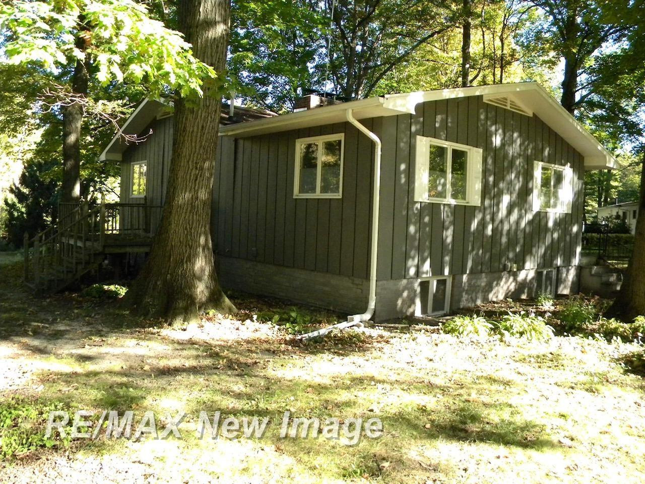 667 E Whitethorn Drive, Midland, MI 48640 — Photo 2