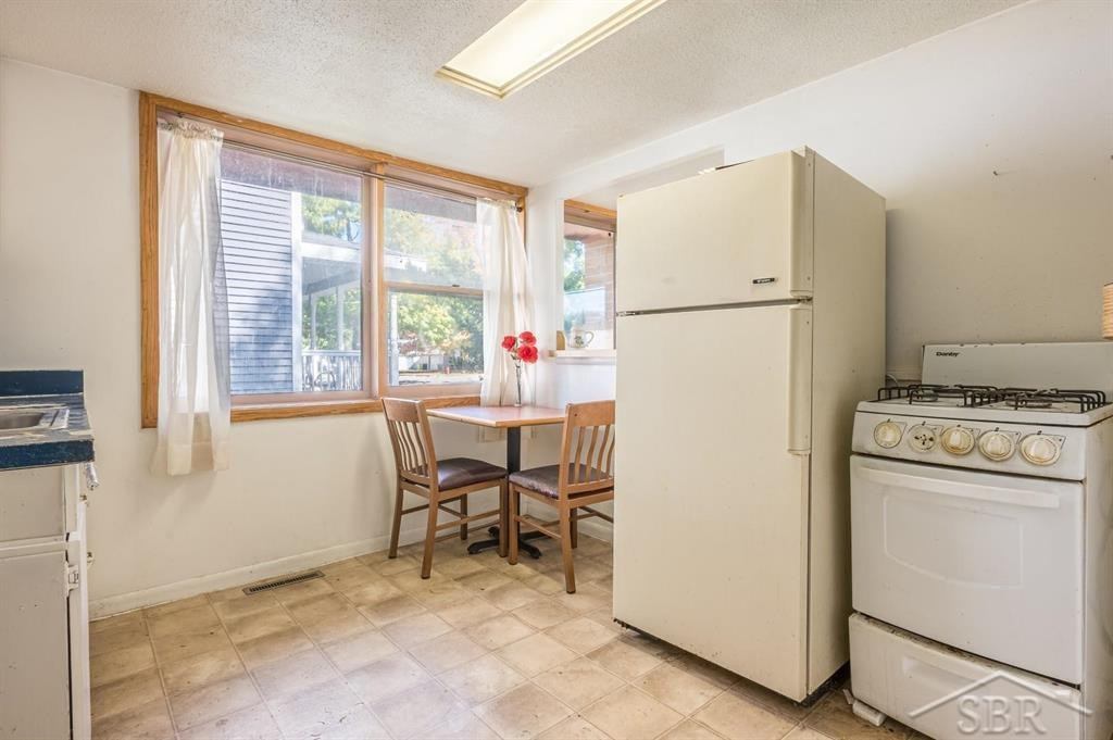 703 Maple Street, Clare, MI 48617 — Photo 10