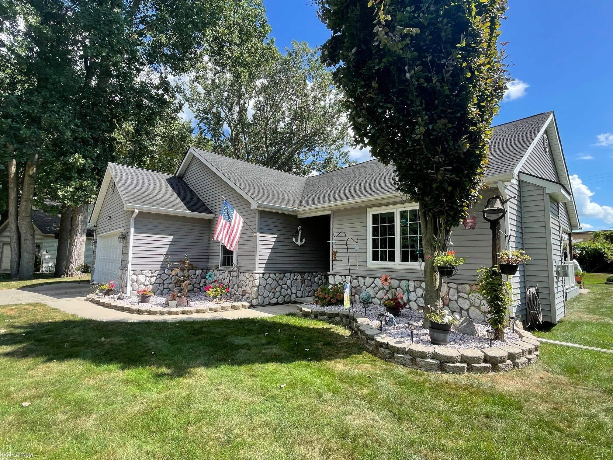 685 Townsend Court, Algonac, MI 48001 — Photo 3