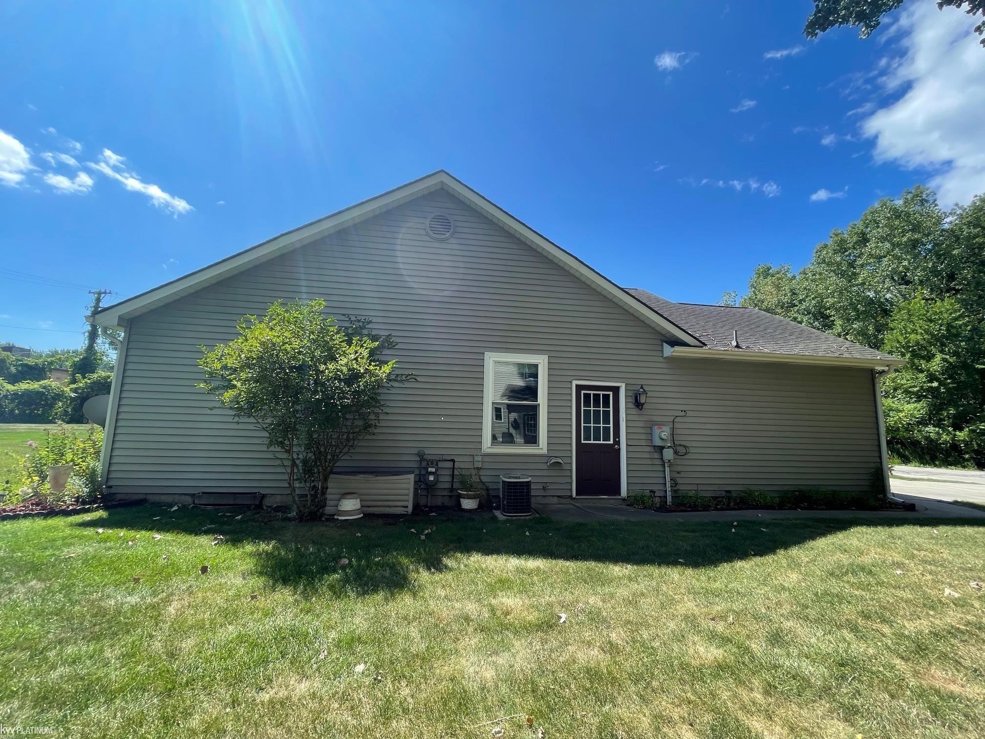 685 Townsend Court, Algonac, MI 48001 — Photo 15