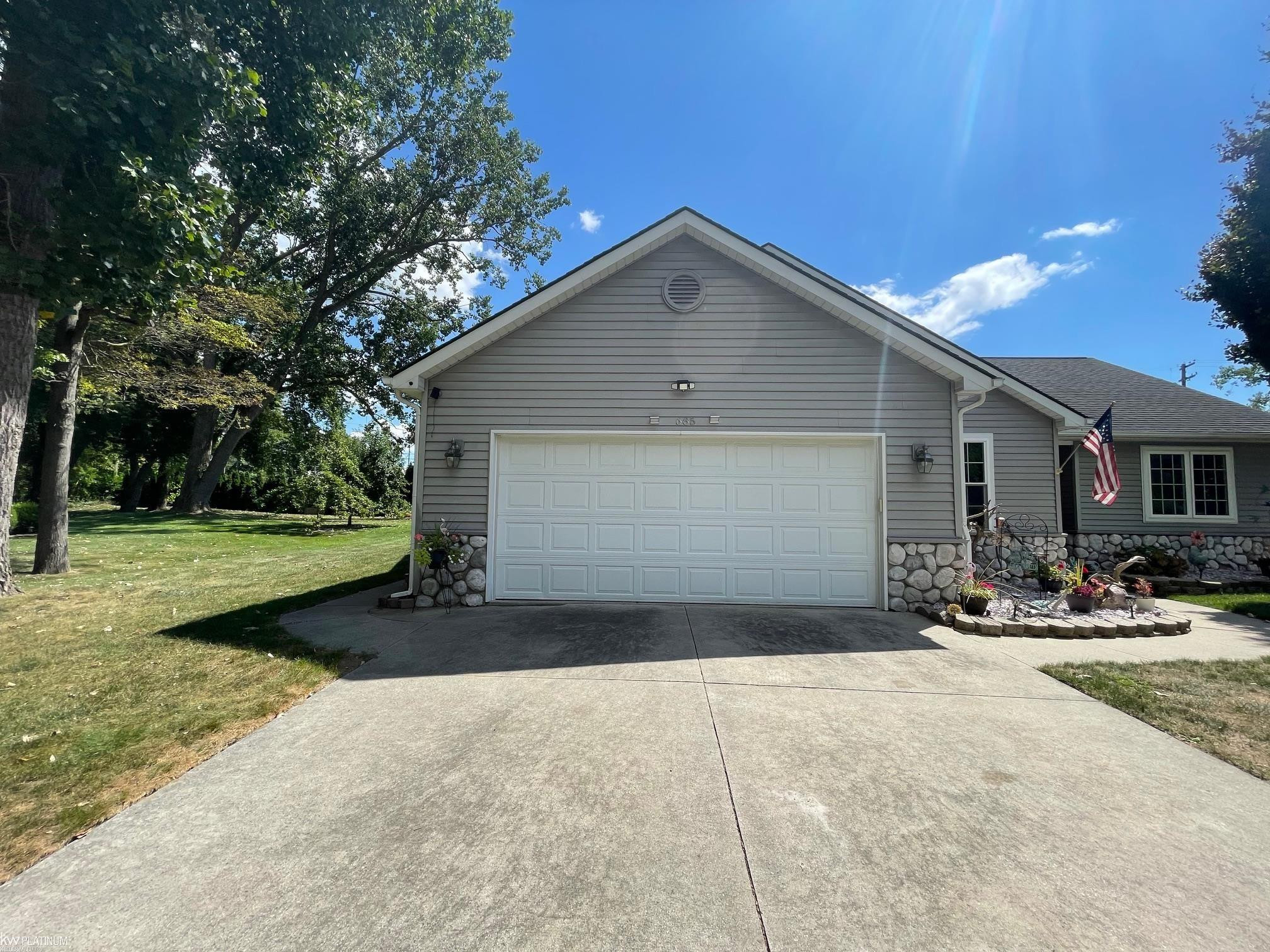 685 Townsend Court, Algonac, MI 48001 — Photo 16