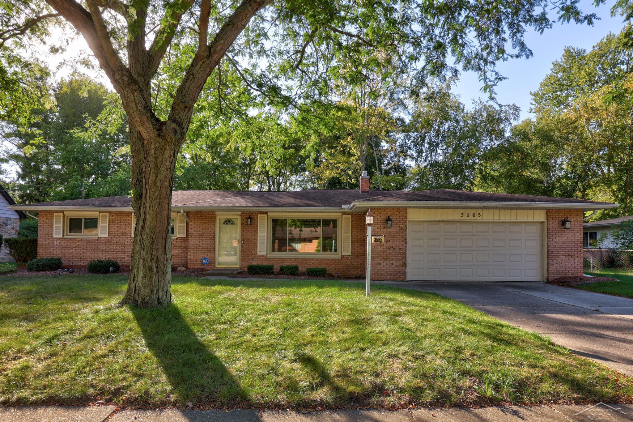 3565 E Diamondale Drive, Saginaw, MI 48601 — front exterior