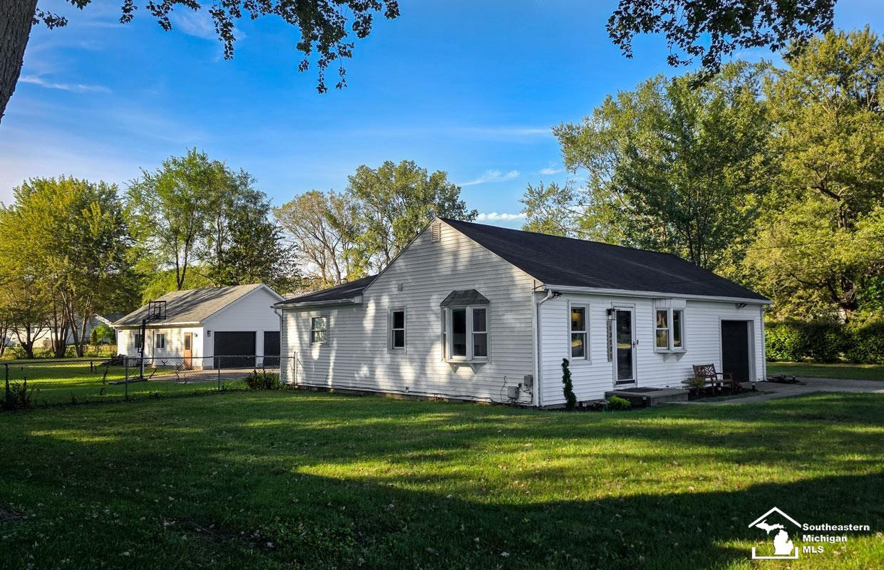 13171 S Dixie Highway, La Salle, MI — front exterior