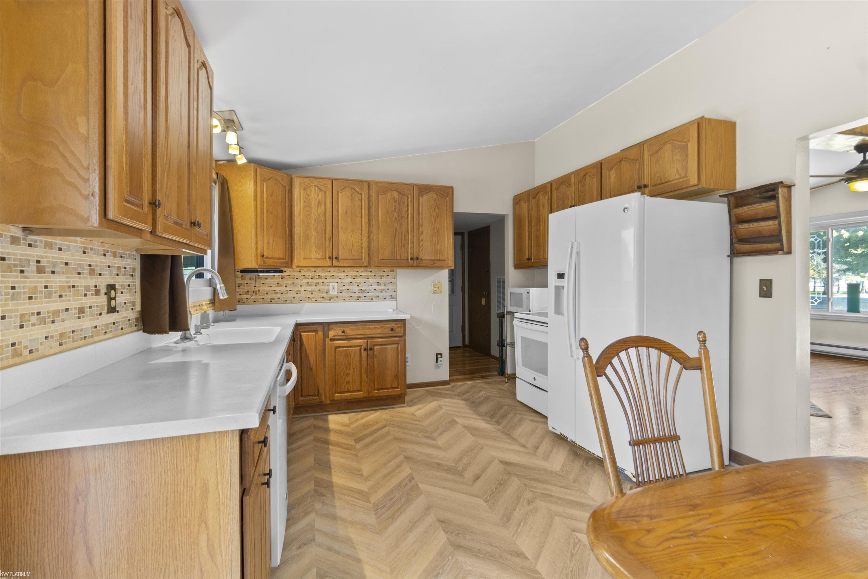 8135 State Road, Lakeport, MI 48059 — Photo 9