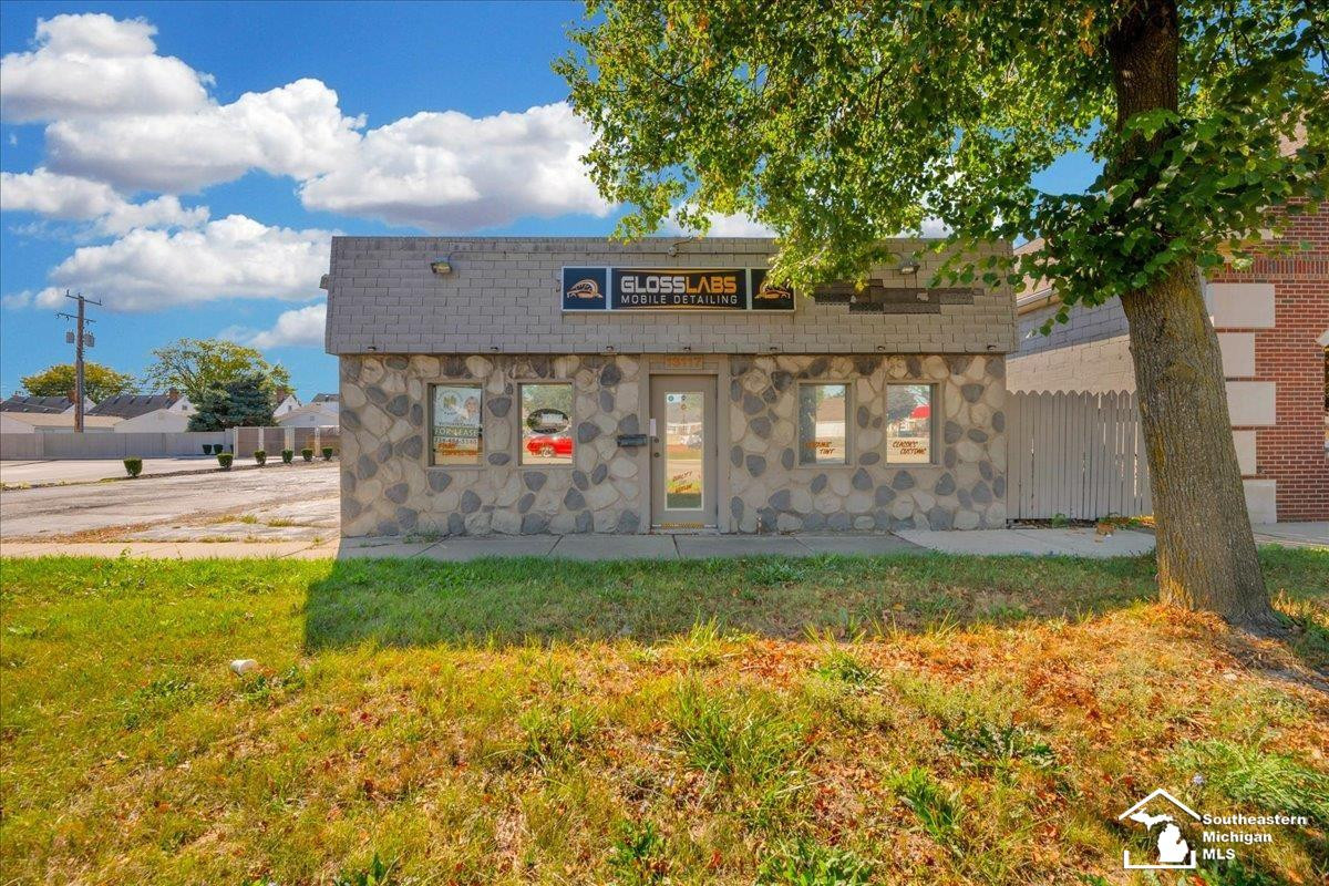 8626 Michigan Avenue, Dearborn, MI, 48210