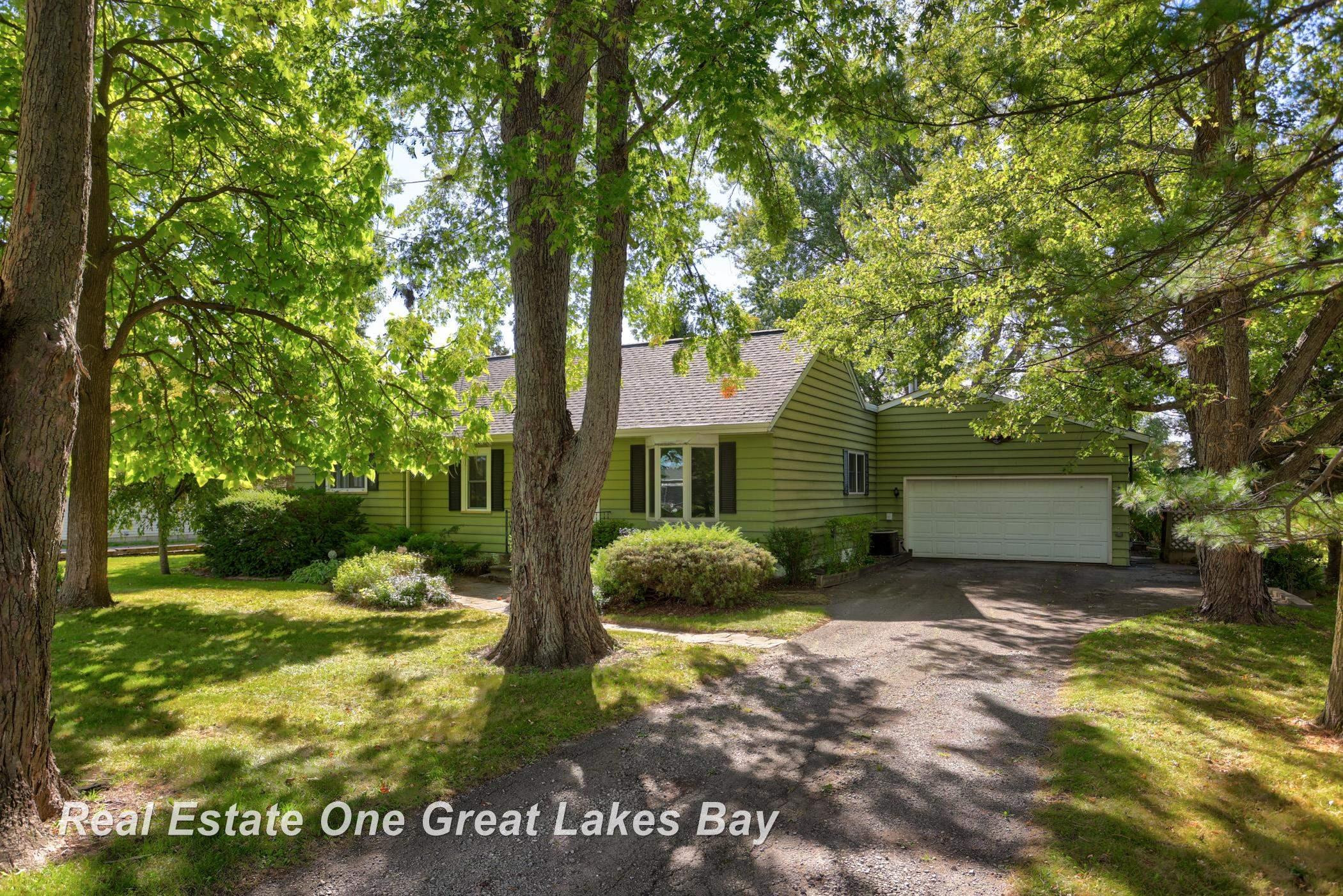 1891 W Moore Road, Saginaw, MI 48601 — Photo 2