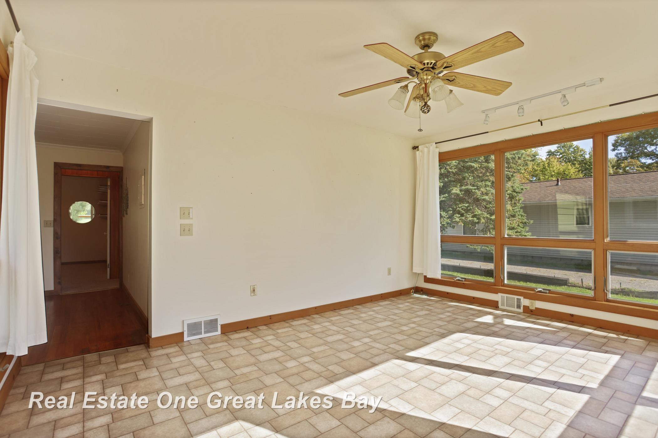 1891 W Moore Road, Saginaw, MI 48601 — Photo 5