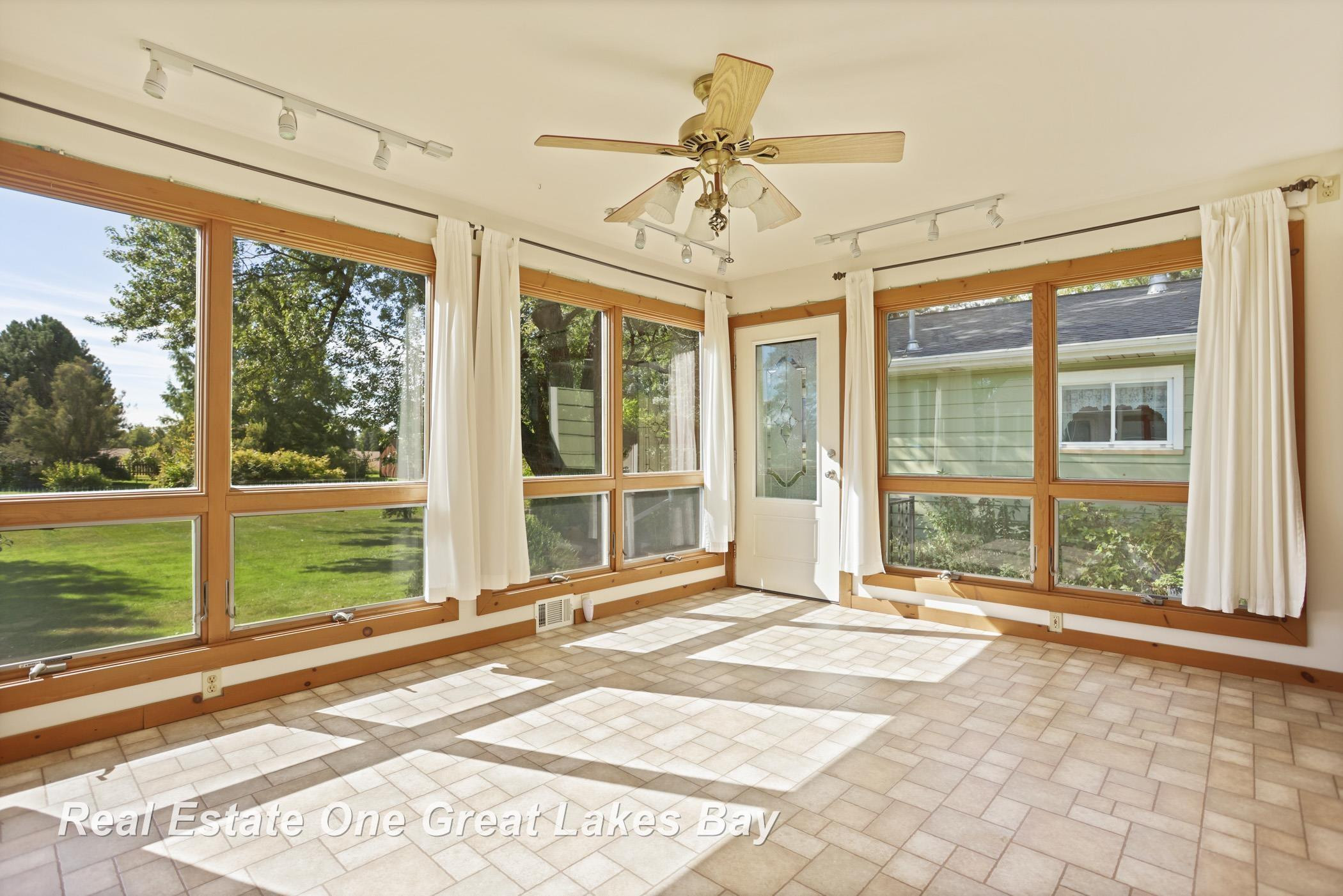 1891 W Moore Road, Saginaw, MI 48601 — Photo 6
