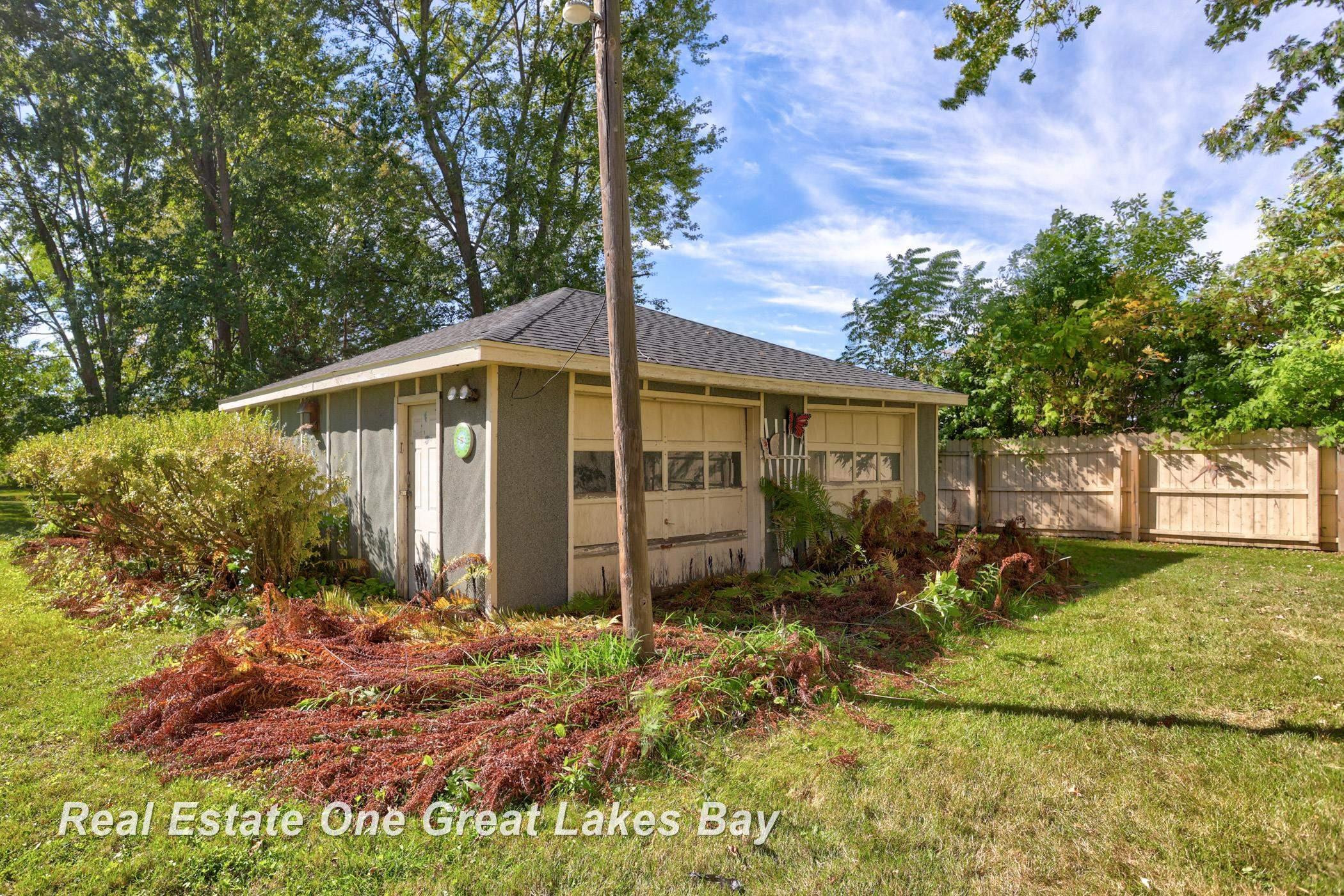 1891 W Moore Road, Saginaw, MI 48601 — Photo 21