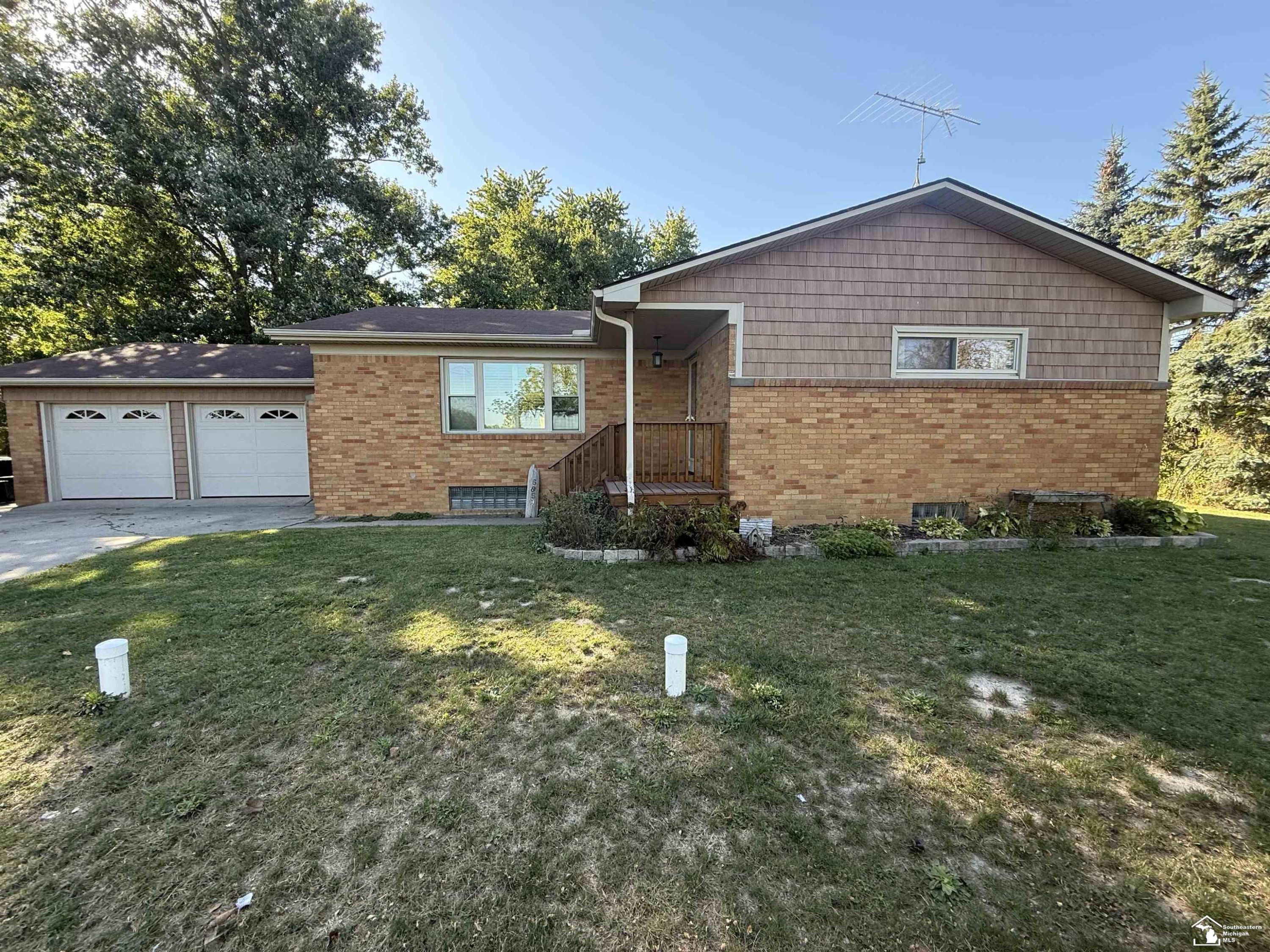 6859 N Ann Arbor Road, Dundee, MI 48131 — front exterior