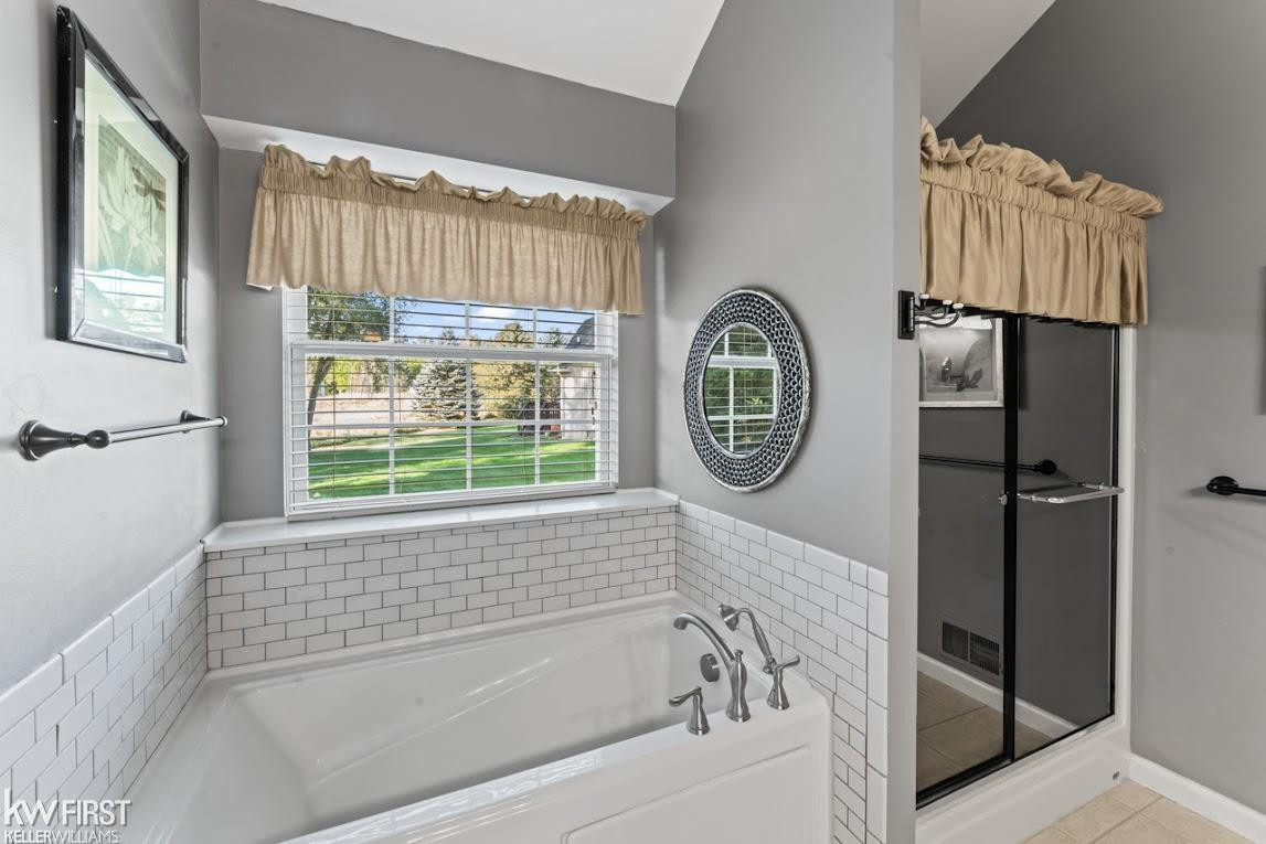 2433 Fenton Creek Lane, Fenton, MI 48430 — Photo 16