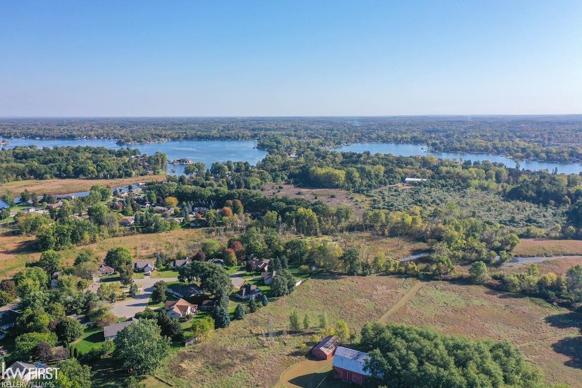 2433 Fenton Creek Lane, Fenton, MI 48430 — Photo 29