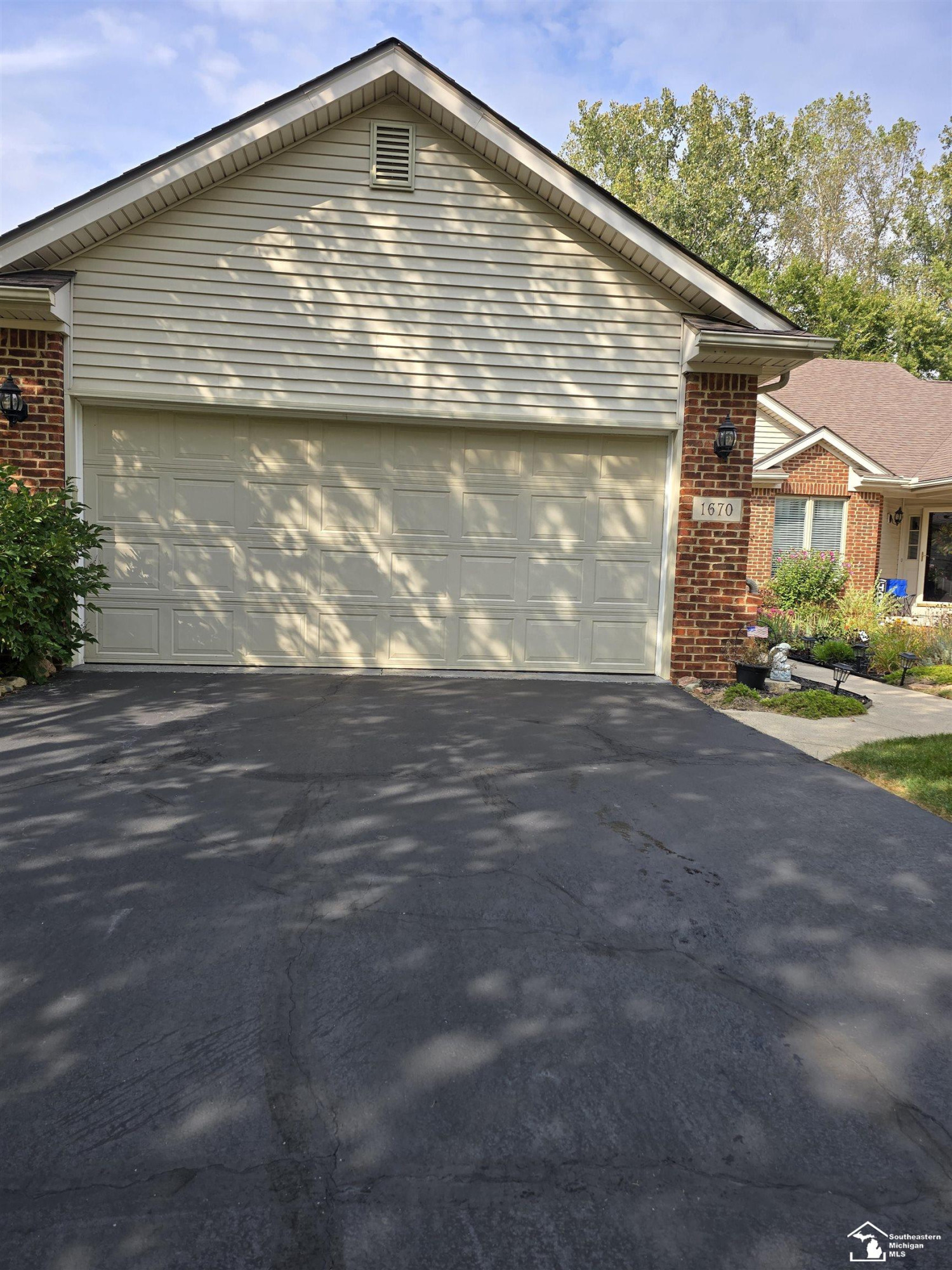 1670 Spruce Court, 1, Temperance, MI 48182 — Photo 3