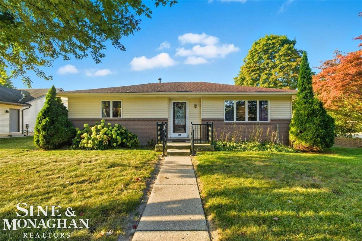 585 Aspen Way, MI — front exterior