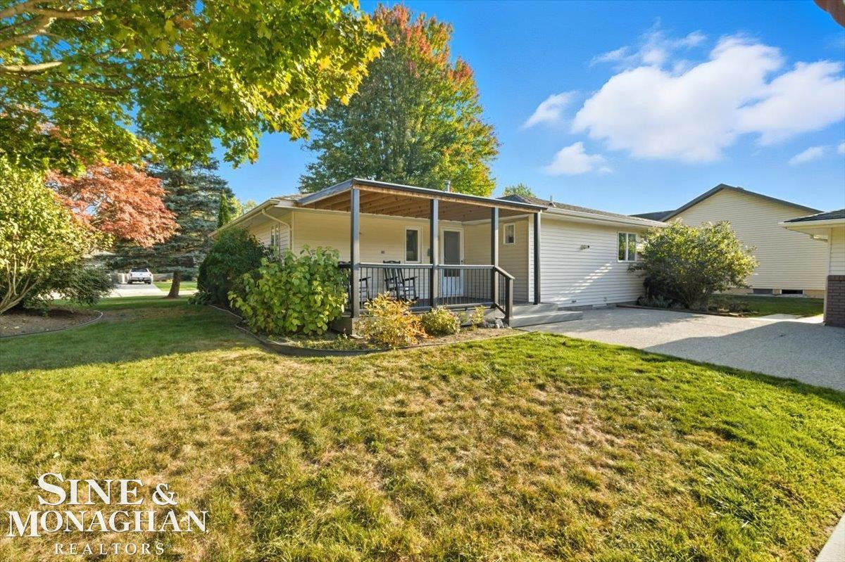 585 Aspen Way, MI — Photo 3