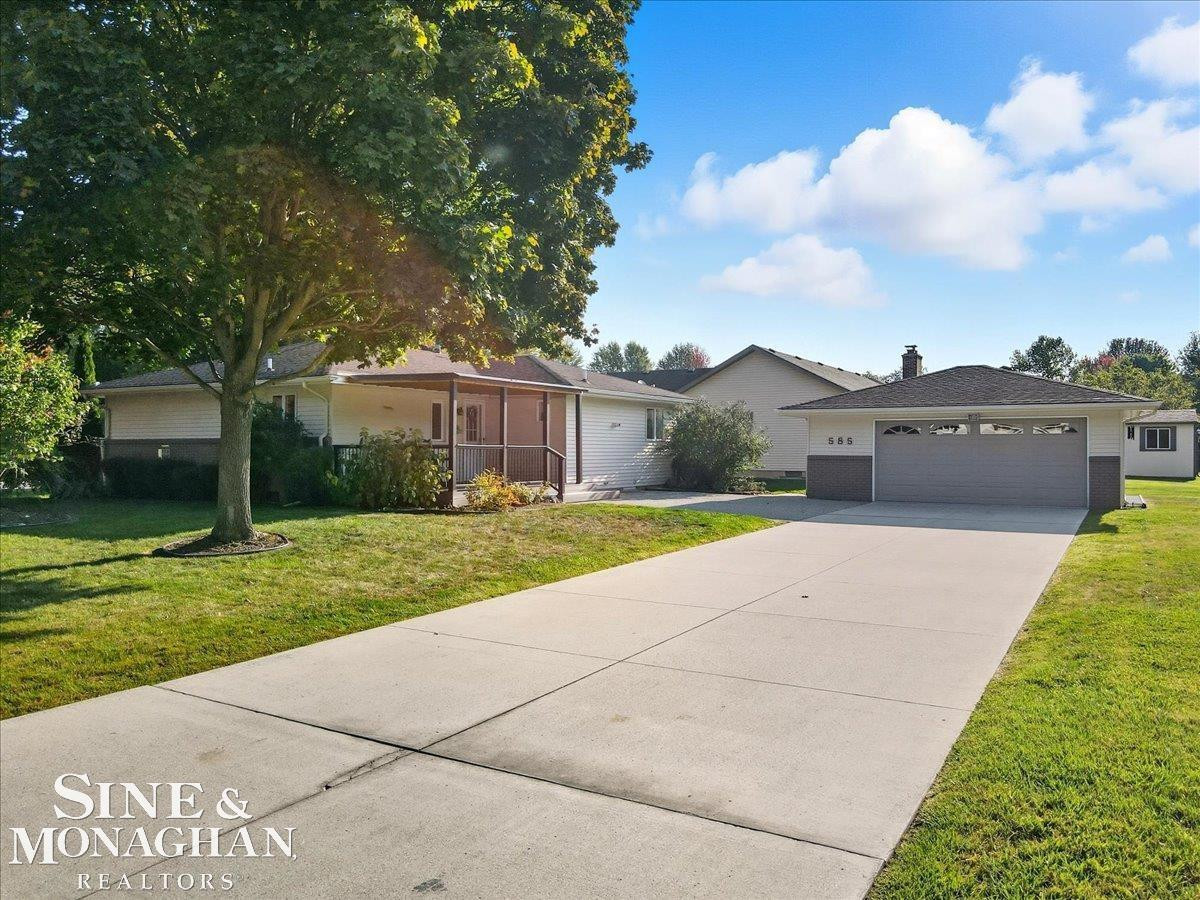 585 Aspen Way, MI — Photo 4