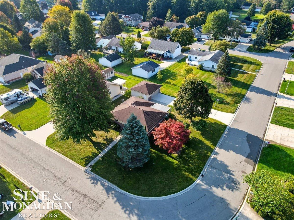 585 Aspen Way, MI — Photo 6