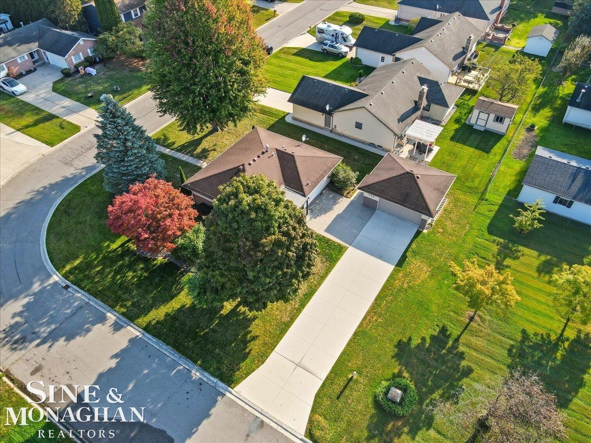 585 Aspen Way, MI — Photo 7