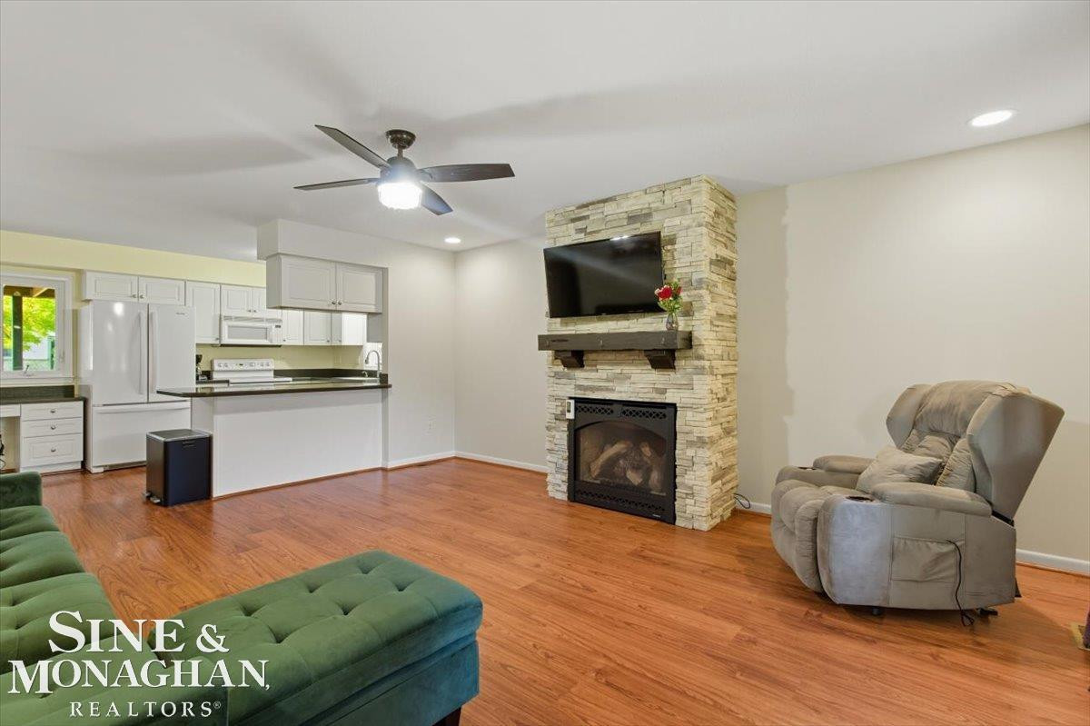 585 Aspen Way, MI — Photo 11