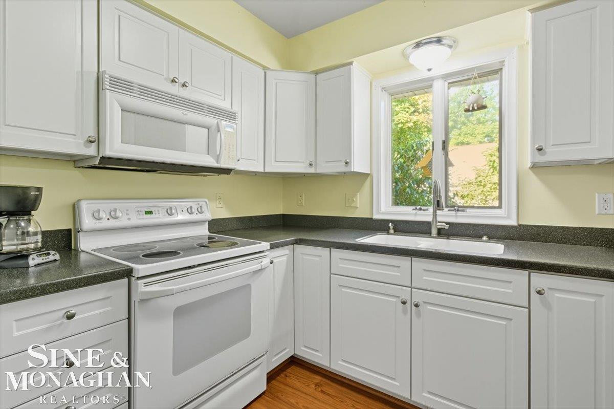 585 Aspen Way, MI — Photo 16