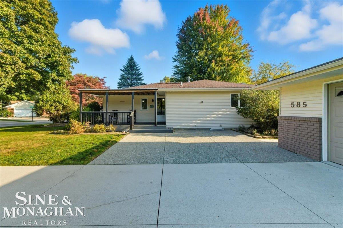 585 Aspen Way, MI — Photo 28