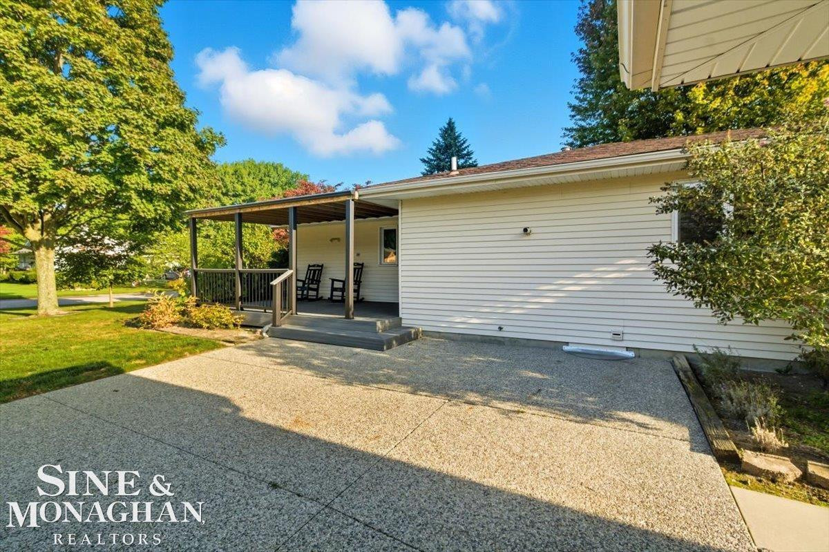 585 Aspen Way, MI — Photo 29