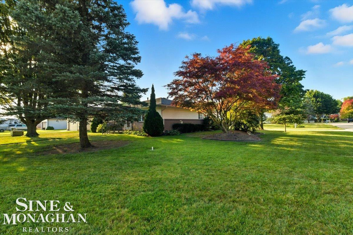 585 Aspen Way, MI — Photo 31