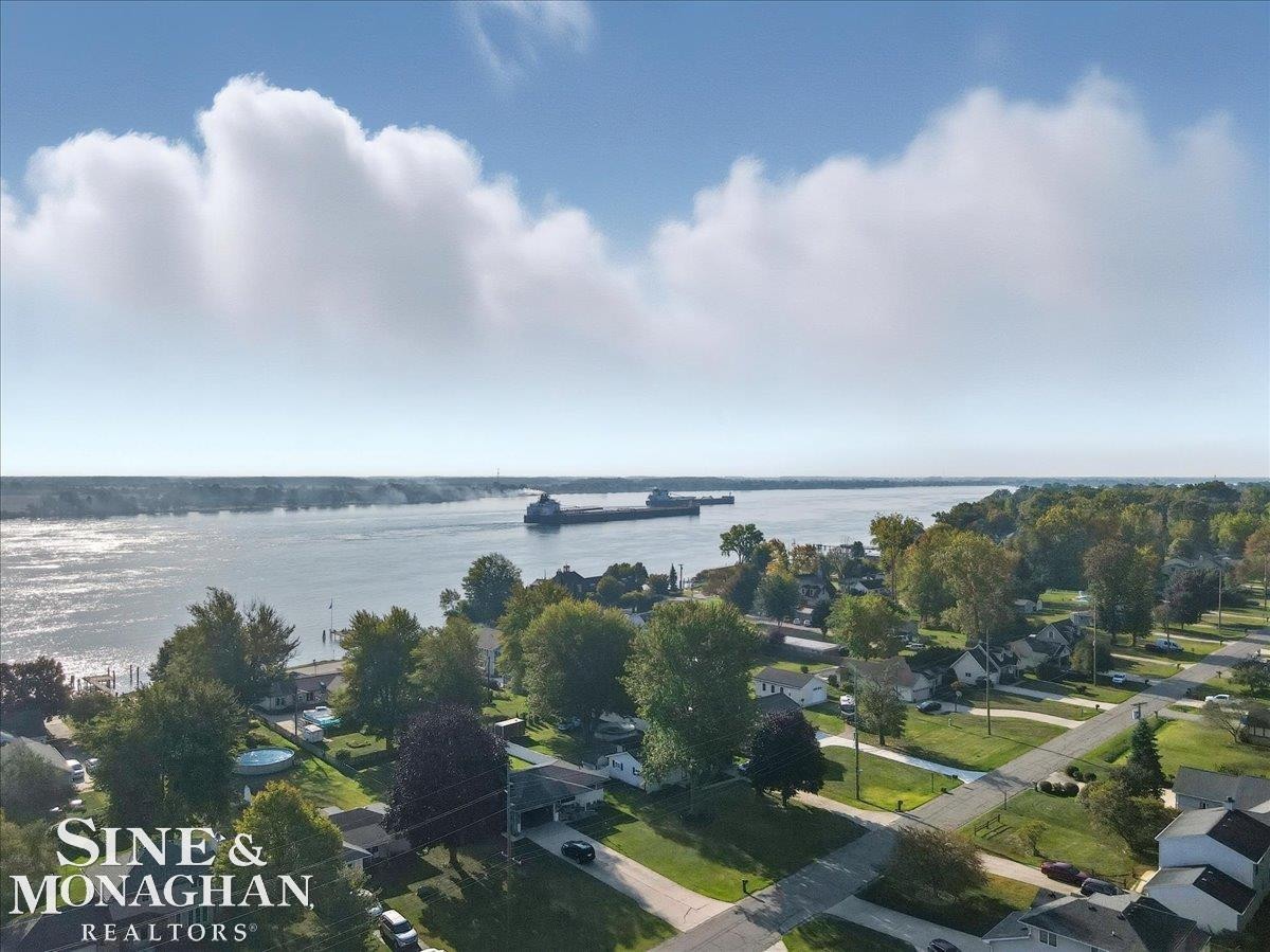 585 Aspen Way, MI — Photo 33