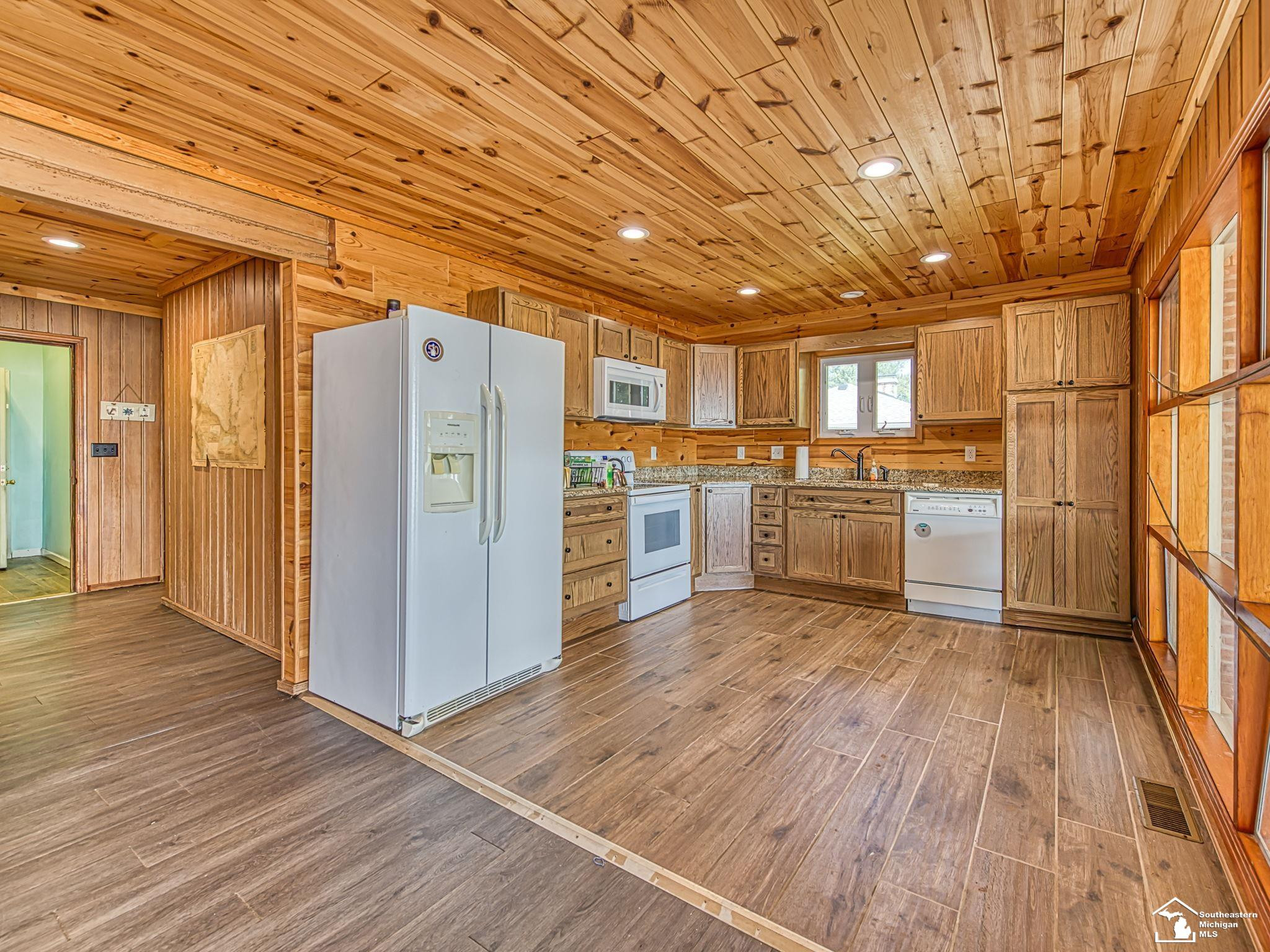 12294 Lakeshore Drive, La Salle, MI — Photo 6