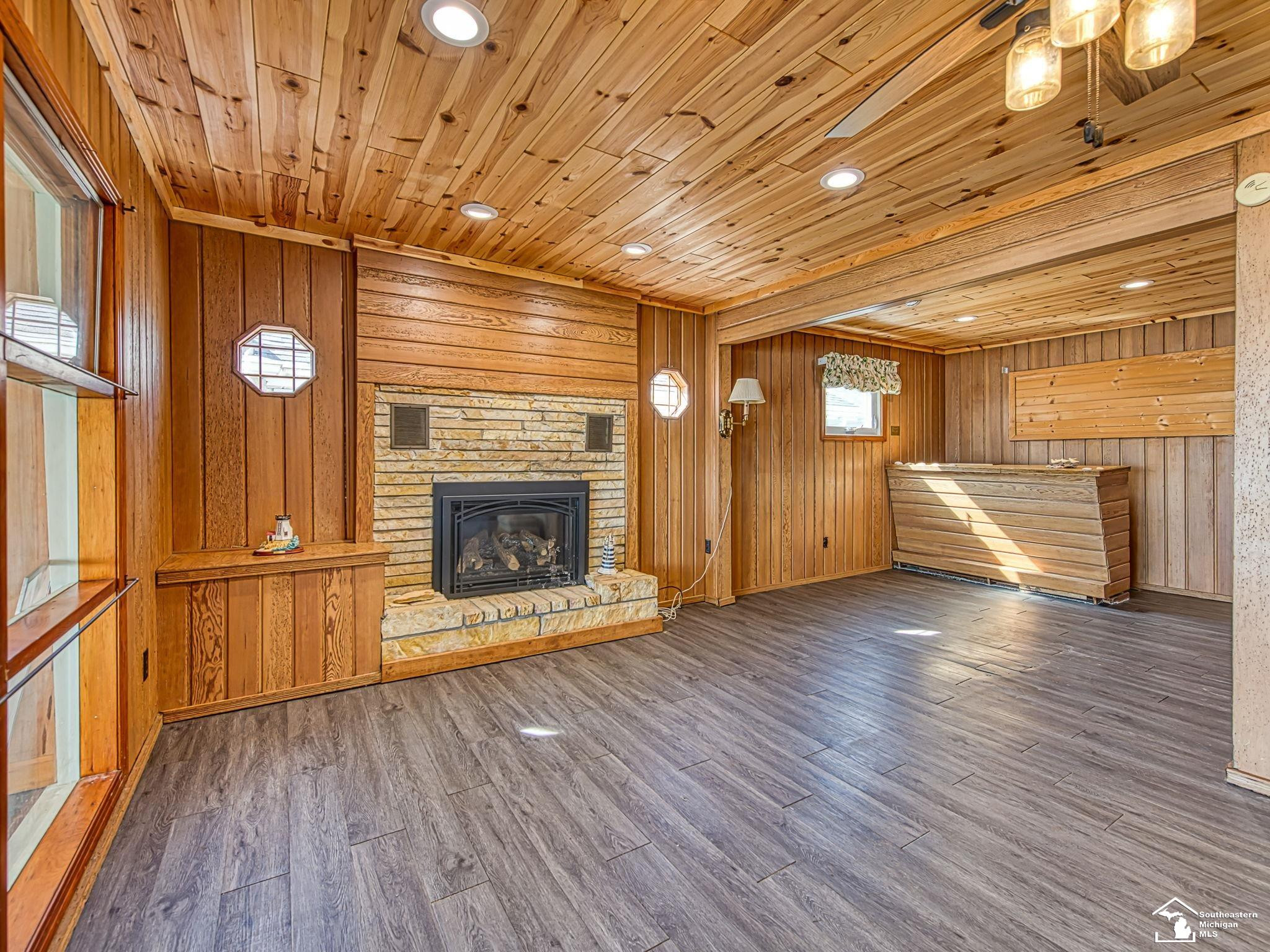 12294 Lakeshore Drive, La Salle, MI — Photo 8