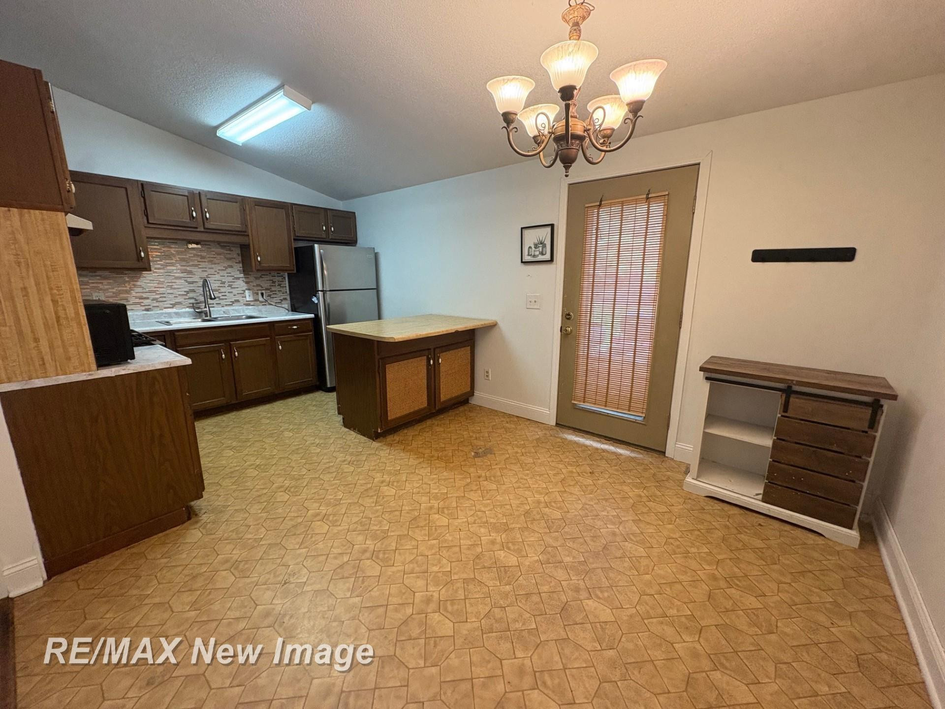 221 Sycamore Lane, Auburn, MI 48611 — Photo 4