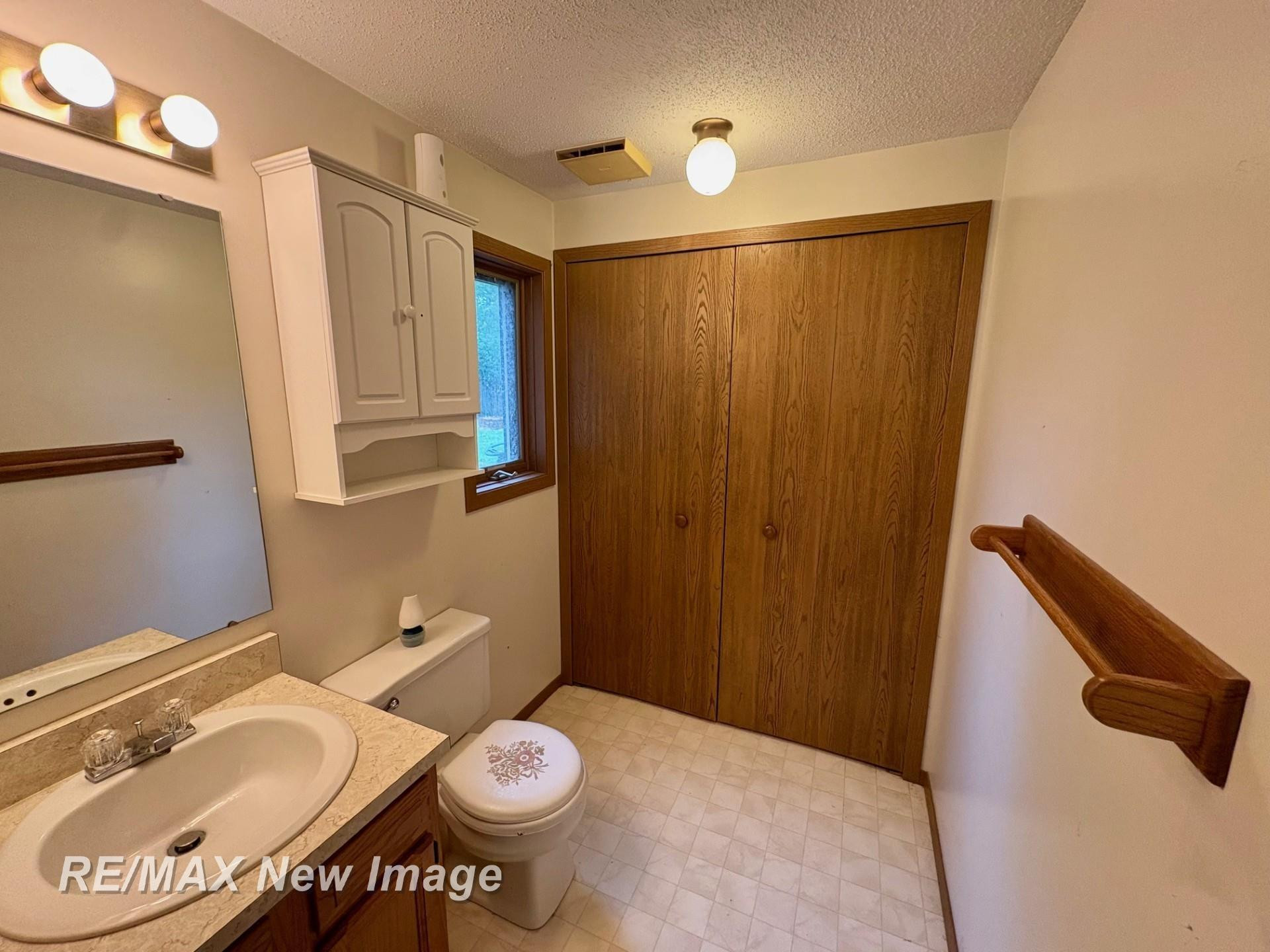 221 Sycamore Lane, Auburn, MI 48611 — Photo 11