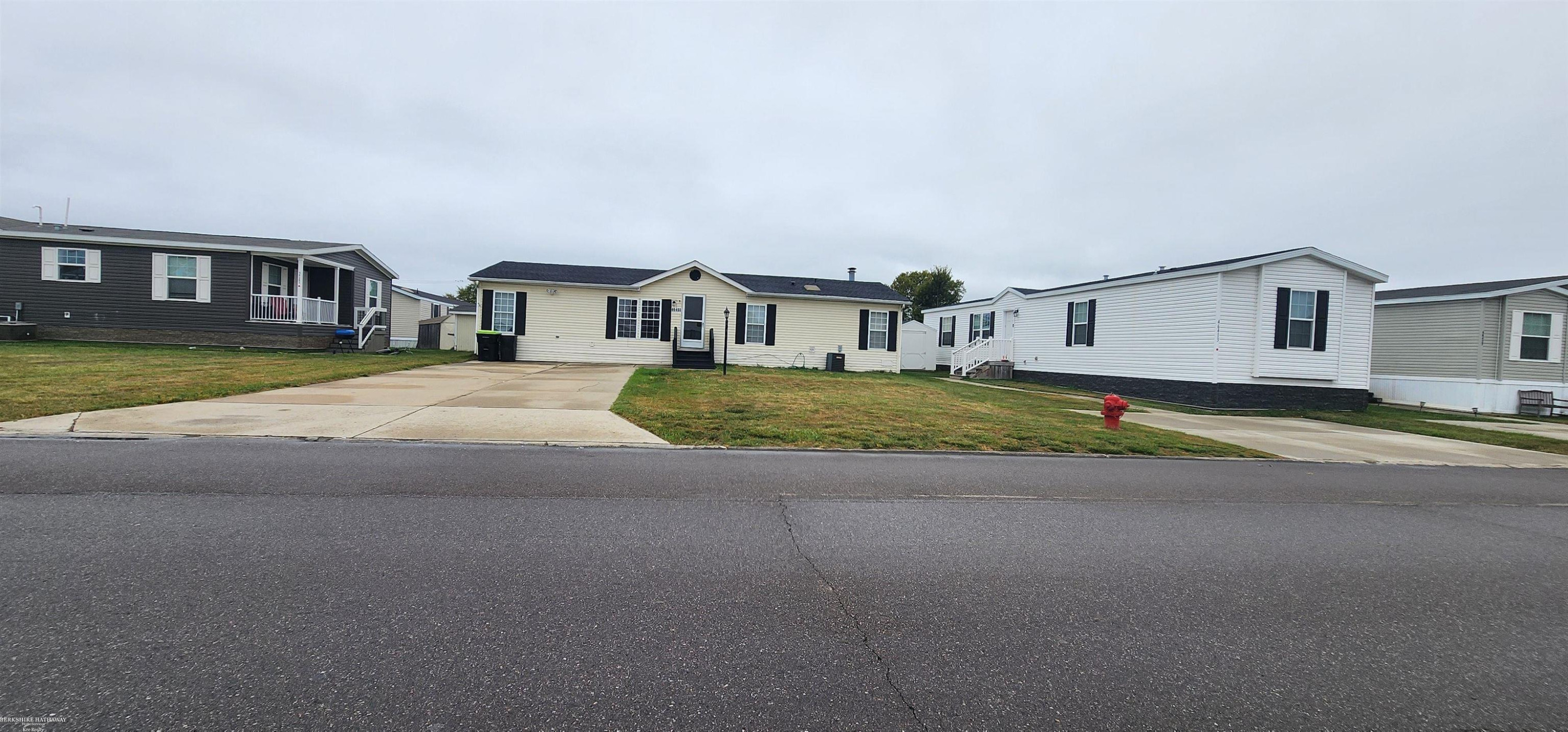 46403 Le Grande Boulevard, Macomb, MI 48044 — Photo 2