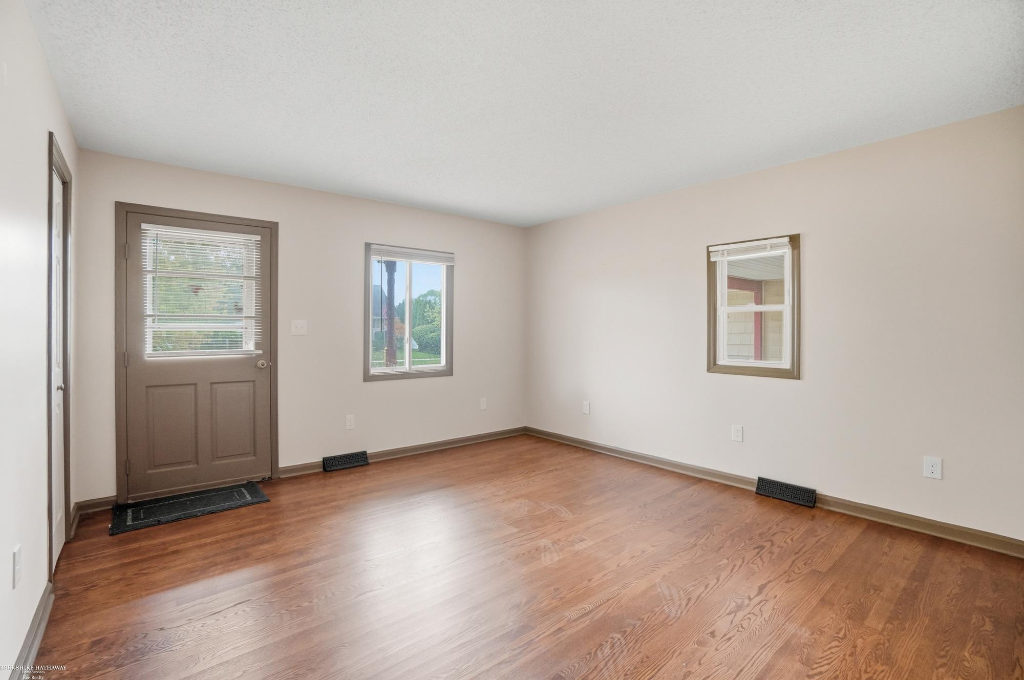 17108 Mulberry Street, Riverview, MI 48193 — Photo 4