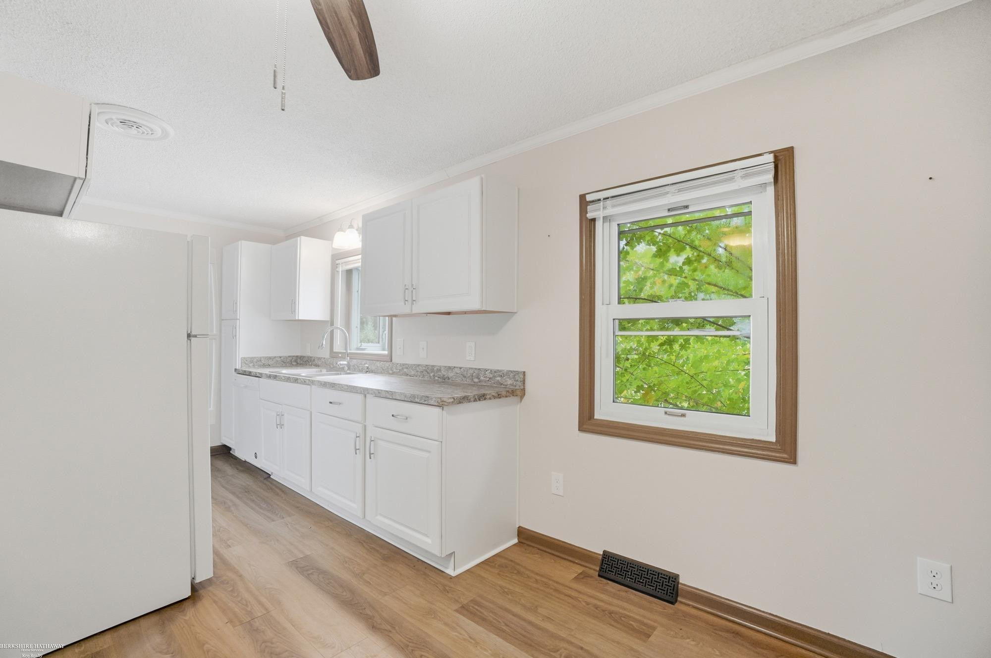 17108 Mulberry Street, Riverview, MI 48193 — Photo 9
