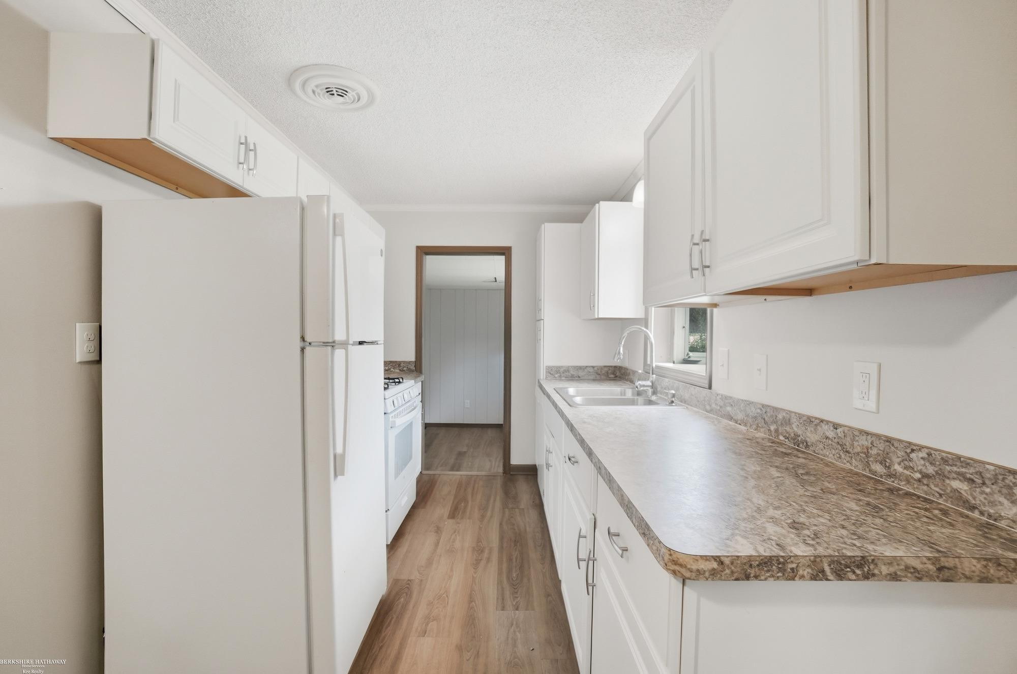 17108 Mulberry Street, Riverview, MI 48193 — Photo 10