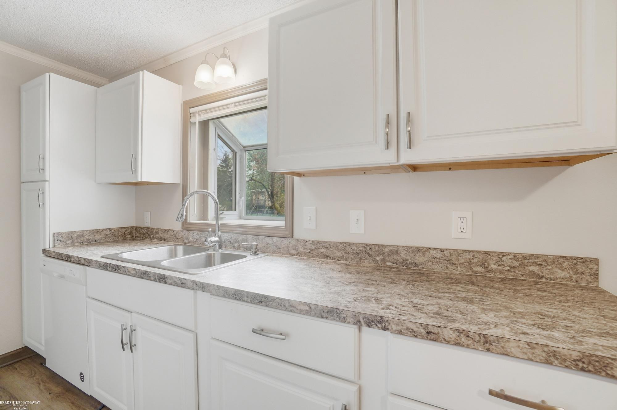 17108 Mulberry Street, Riverview, MI 48193 — Photo 11