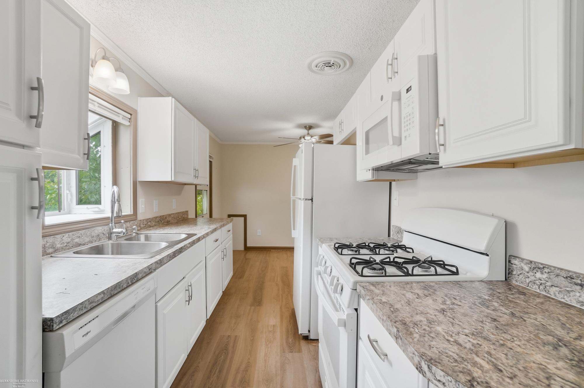 17108 Mulberry Street, Riverview, MI 48193 — Photo 12