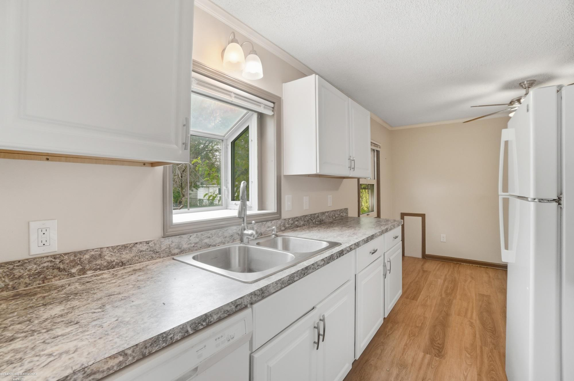 17108 Mulberry Street, Riverview, MI 48193 — Photo 13