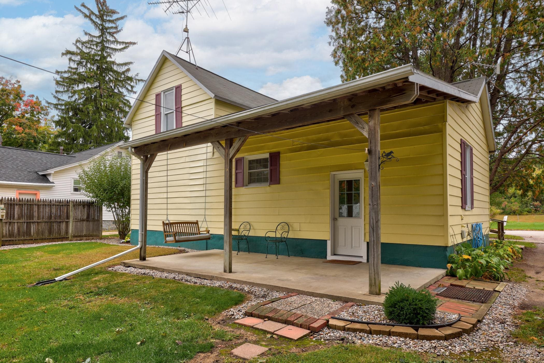 516 E Main Street, MI 48744 — Photo 39