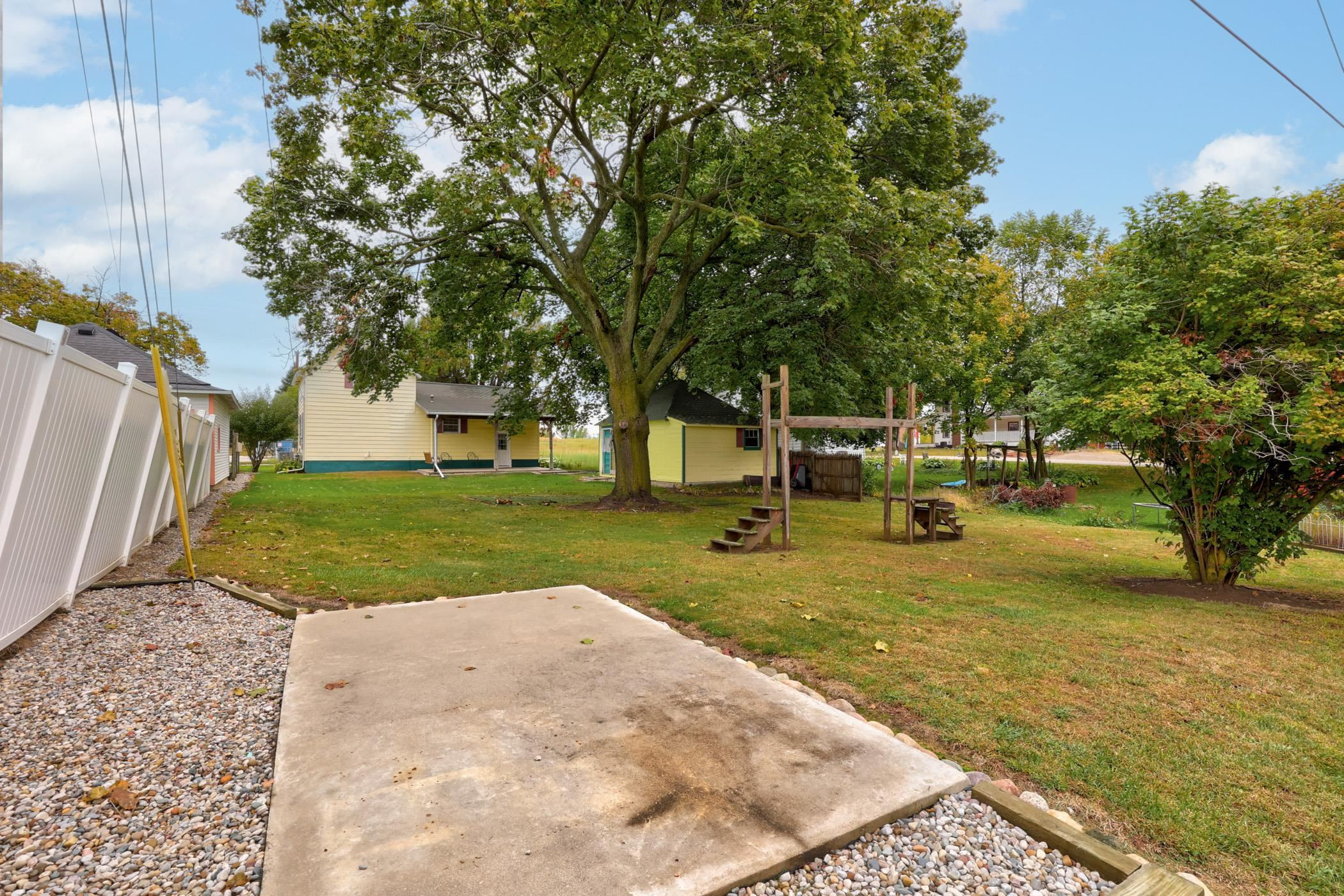 516 E Main Street, MI 48744 — Photo 44