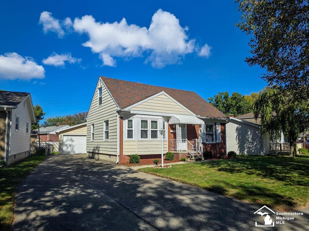 5021 Forest Side Drive, Flint, MI, 48532