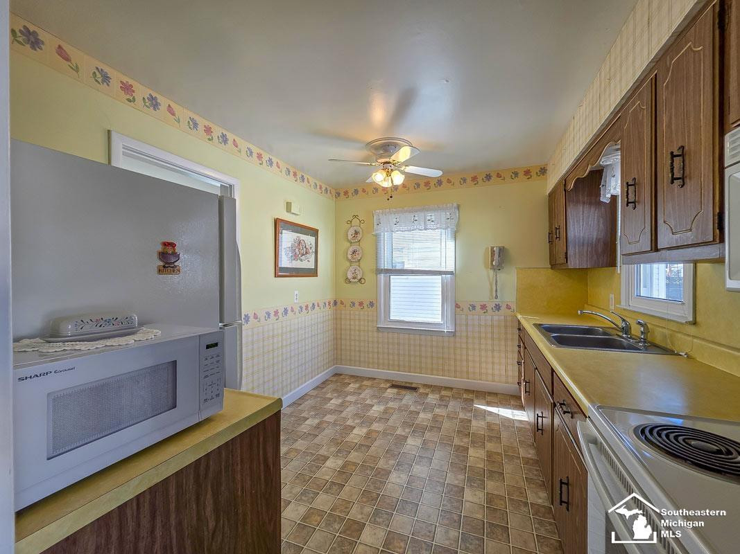 954 Jefferson Court, Monroe, MI 48161 — Photo 12
