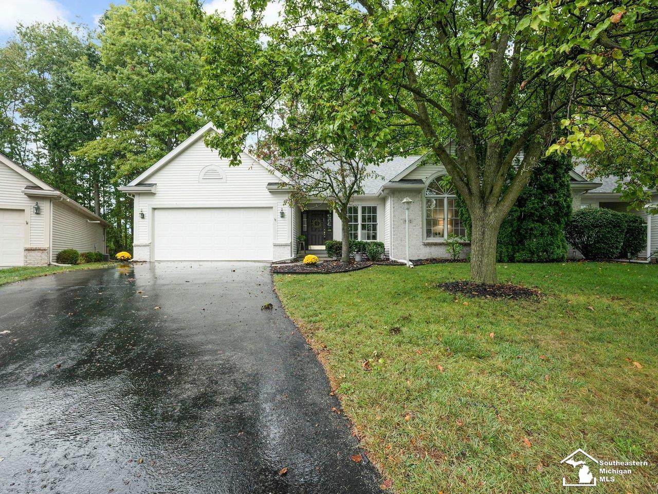 902 Hickory Creek Drive, Temperance, MI 48182 — front exterior