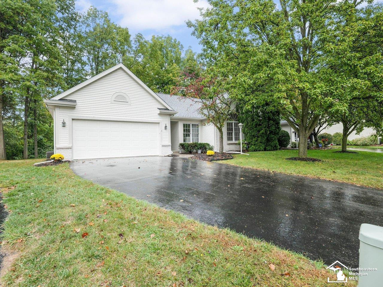 902 Hickory Creek Drive, Temperance, MI 48182 — Photo 2