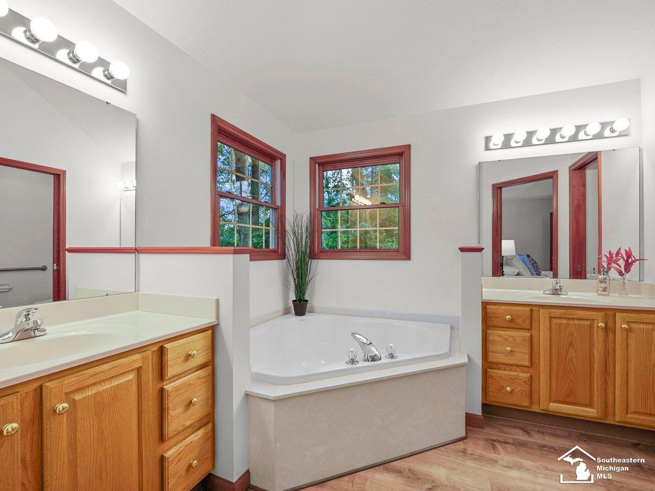 902 Hickory Creek Drive, Temperance, MI 48182 — Photo 32
