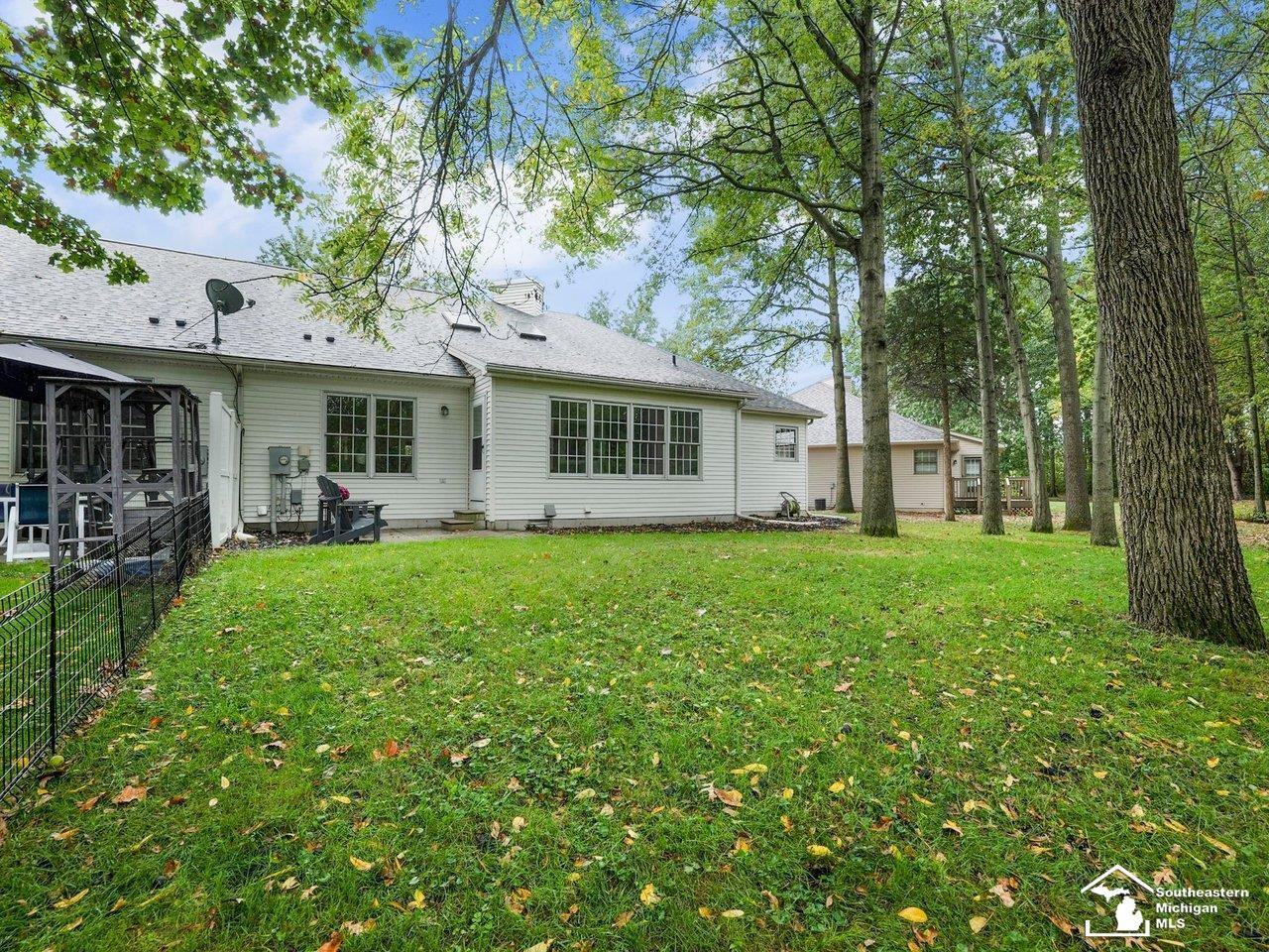 902 Hickory Creek Drive, Temperance, MI 48182 — Photo 38
